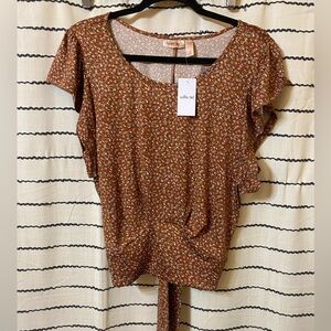 Ruffle Me Brown Floral Top from Buckle